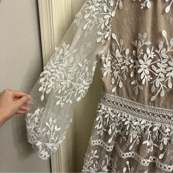 Ivy City Co Cream Lace Midi Dress - Picture 8 of 15